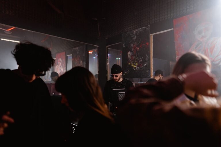 OTCHŁAŃ X | J. SPARROW (UK) & NINA (UK) & SUMGII (UK)