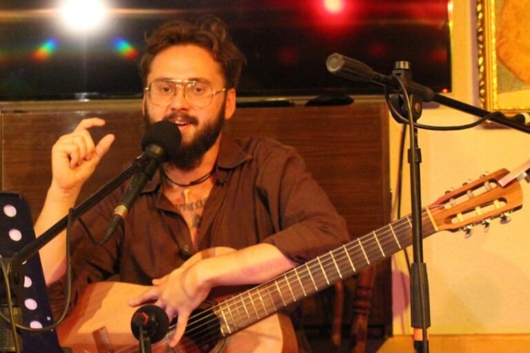 Jesień inaczej - gitara, znane utwory i nieoczywiste historie. Koncert Franka Witkowskiego